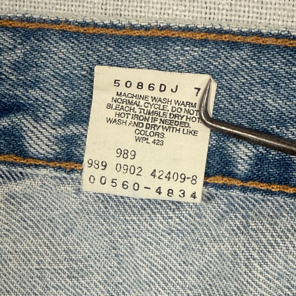 Vintage Levi's 560 Loose Fit Tapered Leg Jeans Light Wash Cotton Denim W38xL36 - Picture 11 of 11